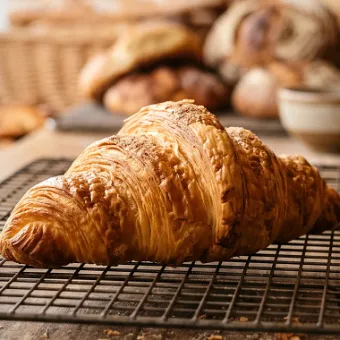 Croissant folhado — exemplo de produto de padaria